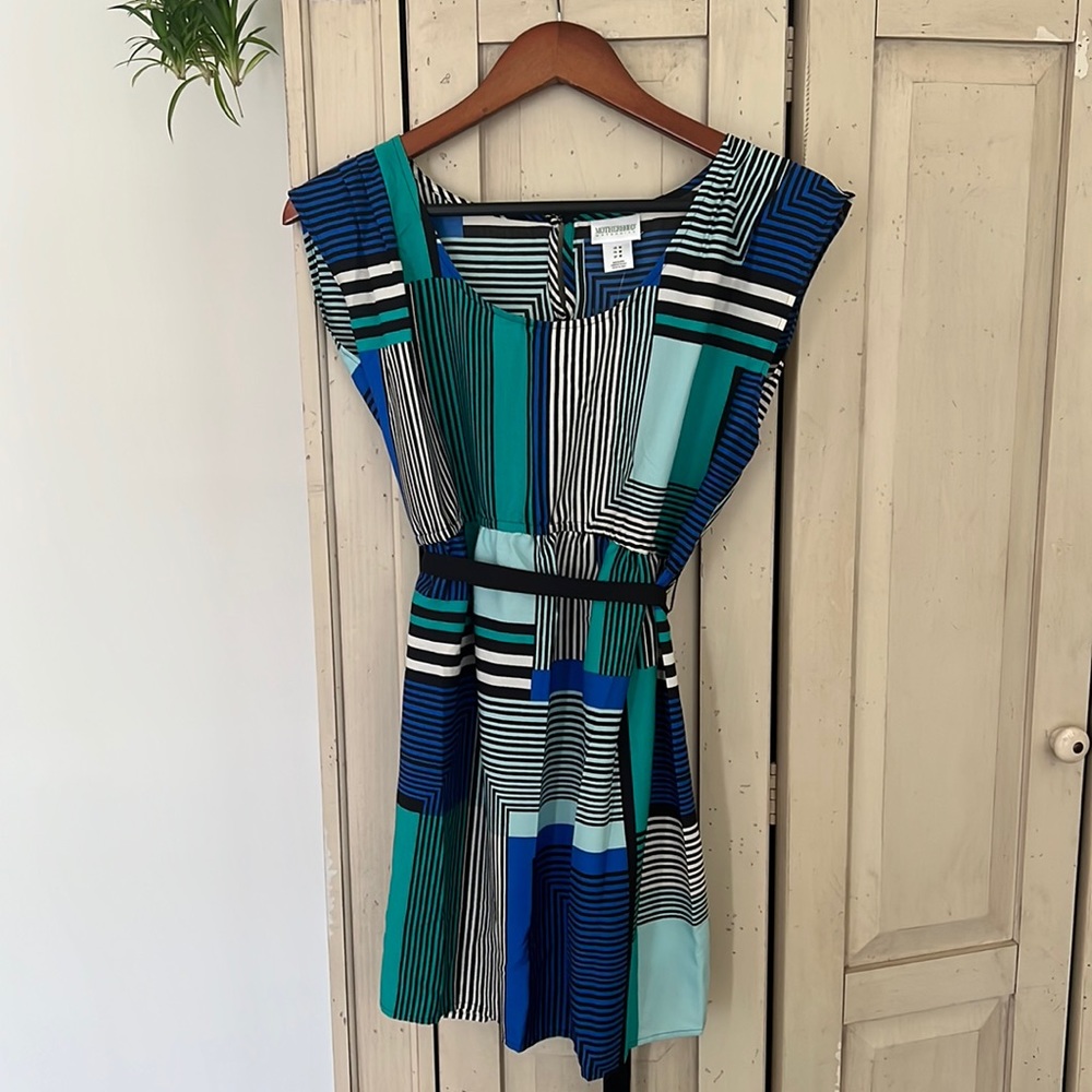 Motherhood maternity top (M). NWT lightweight